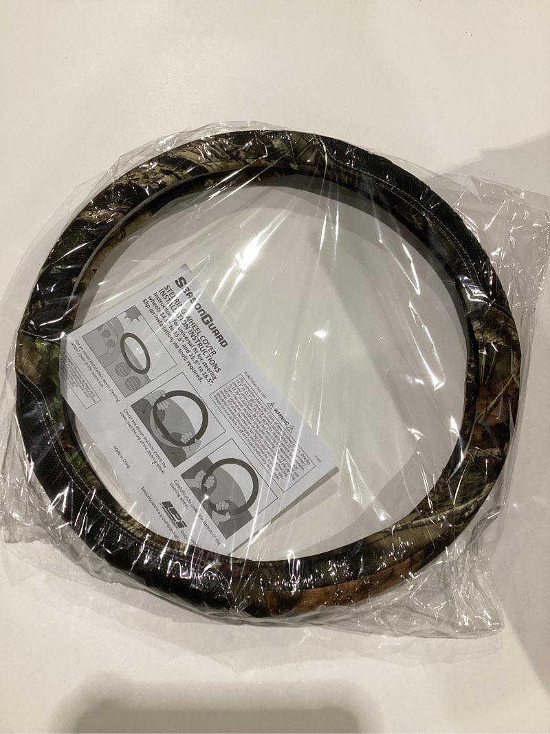 Condition photo showing New/Like New for Mossy Oak Steering Wheel Cover with Comfort Grip; Heavy Duty 600D Oxford Material with Mossy Oak Break-up Country Camouflage; Fits All Large Trucks and SUVs with Steering Wheel Size 15.5" to 16" Mossy Oak Comfort Grip - Large (15.5" - 16")