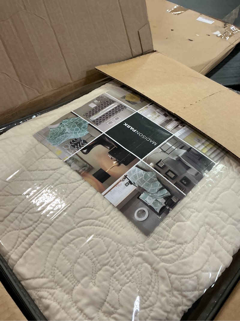 Condition photo showing Good Condition for Madison Park Daybed Cover Set Damask Quilted Cover for Daybeds, All Season, Pre-washed Cotton-Filled Coastal Bedding with Scallop Edge, Shams, Bedskirt, Décor Pillows, Tuscany, Cream, 39"x75", 6 Piece 75"x39" Cream