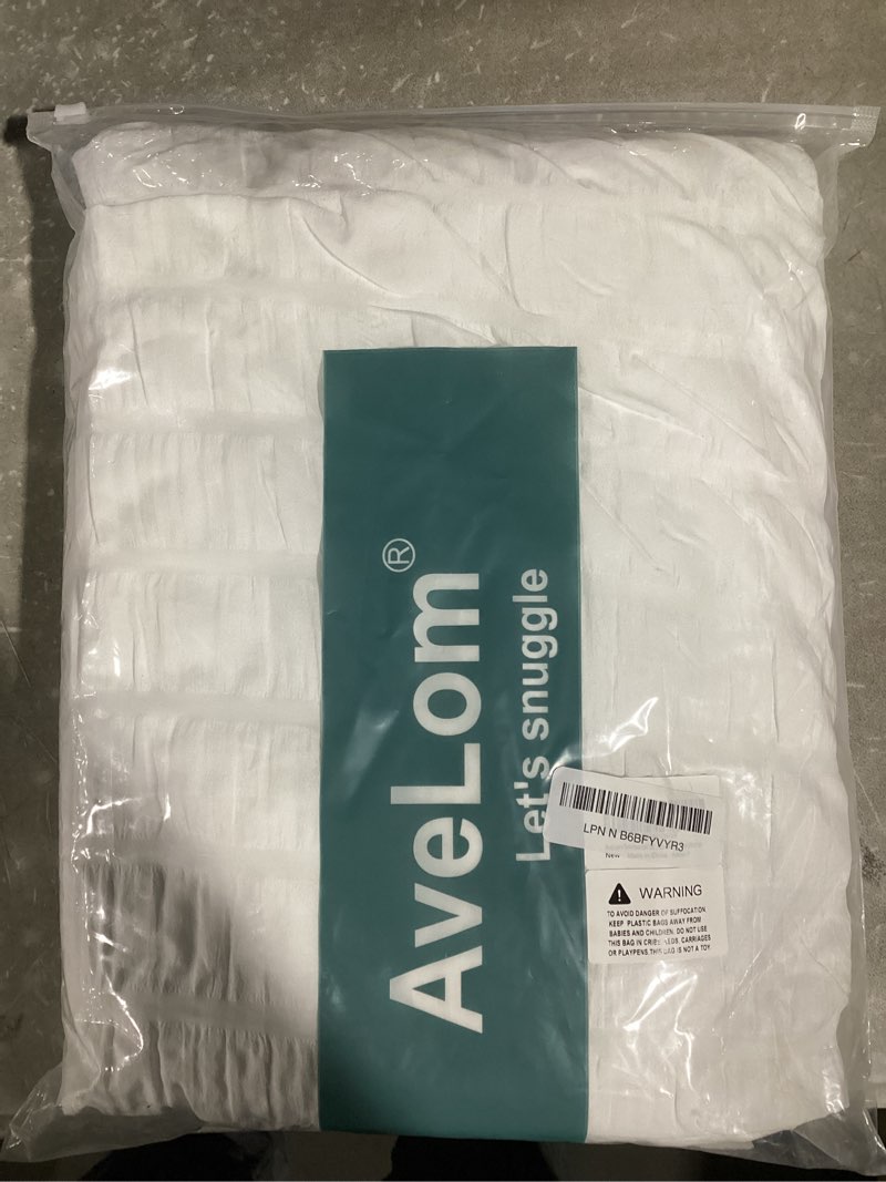 Condition photo showing New/Like New for avelom seersucker stripe duvet cover full (80 x 90 inches), 3 pieces (1 duvet cover + 2 pillow cases) white zipper closure corner ties soft washed microfiber duvet cover for men,women white full(80''x90'')