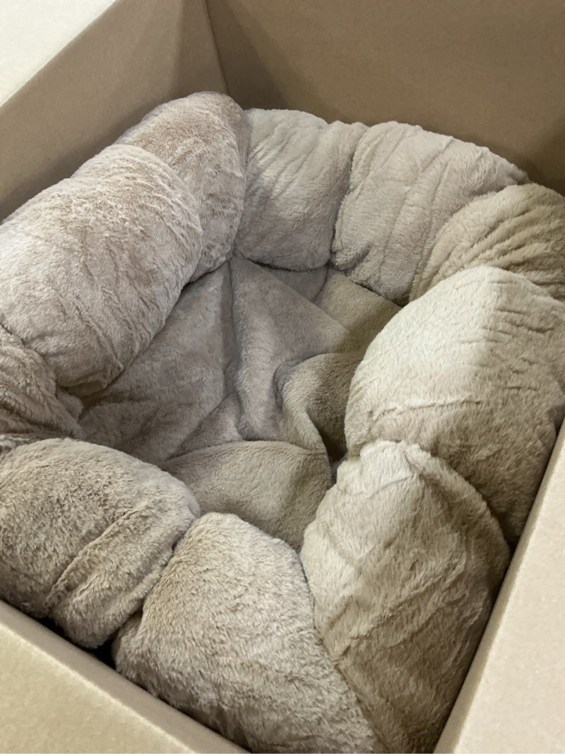 Condition photo showing Good Condition for OhGeni 36 inches Calming Donut Orthopedic Dog & Cat Bed for Large Pets, Warming Comfort Fluffy Short Pile Fur, Durable Waterproof Machine Washable Removable Cover, Cute Round Bed for Puppy, Camel XL (36"L x 36"W x 9"Th) 1-Camel