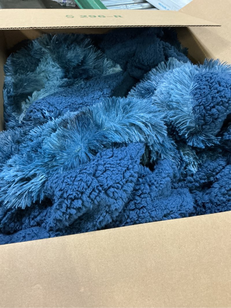Condition photo showing As Is for (Similar)yescool Weighted Blanket for Adults (20 lbs, 60\" x 80\", Midnight Blue) Heavy Blanket for Sleeping Perfect for 140-160 lbs, Queen Size Faux Fur Blanket with Premium Glass Bead, Machine Washable A-midnight Blue 60X80-20 lbs