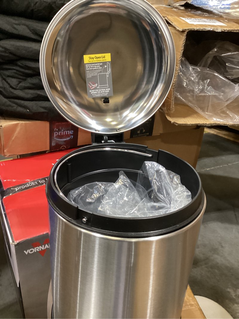 Garbage can