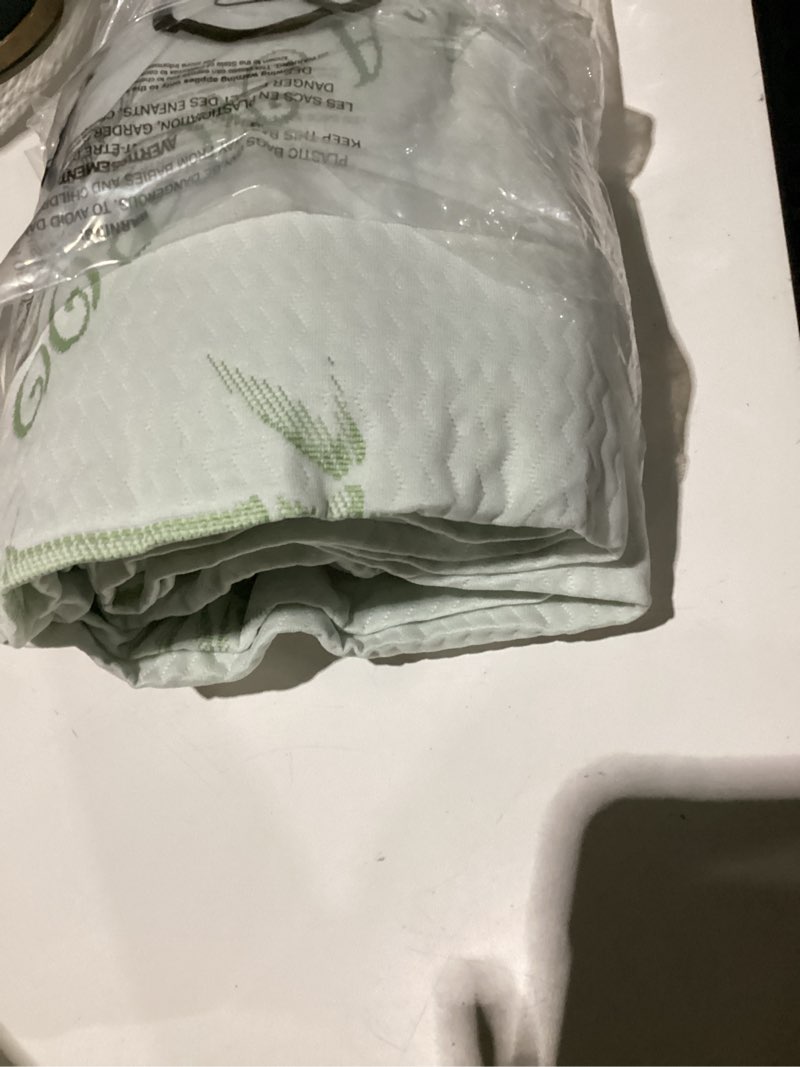Condition photo showing As Is for muxhomo california king mattress protector, 100% waterproof mattress cover cal king size bed, cooling and breathable bed pad cover, deep pocket 8"-21" california king 1 pack