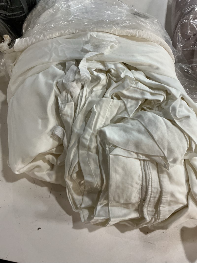 Condition photo showing New/Like New for bamboo duvet cover set, king/cal king, white