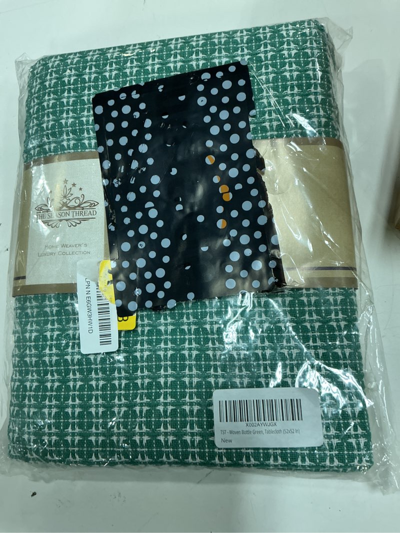 Condition photo showing New/Like New for table cloth, bottle green woven fringed, 100% cotton table cover, size 52x52 inch, suitable for formal dining, everyday meals and casual occasions. 52" x 52" (square) bottle green / white