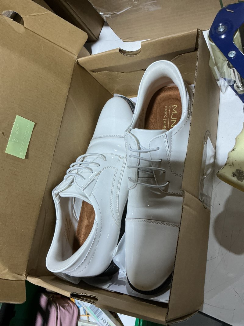 Condition photo showing Good Condition for marc joseph new york mens baker street oxford (hands free technology) 7 wide white patent leather