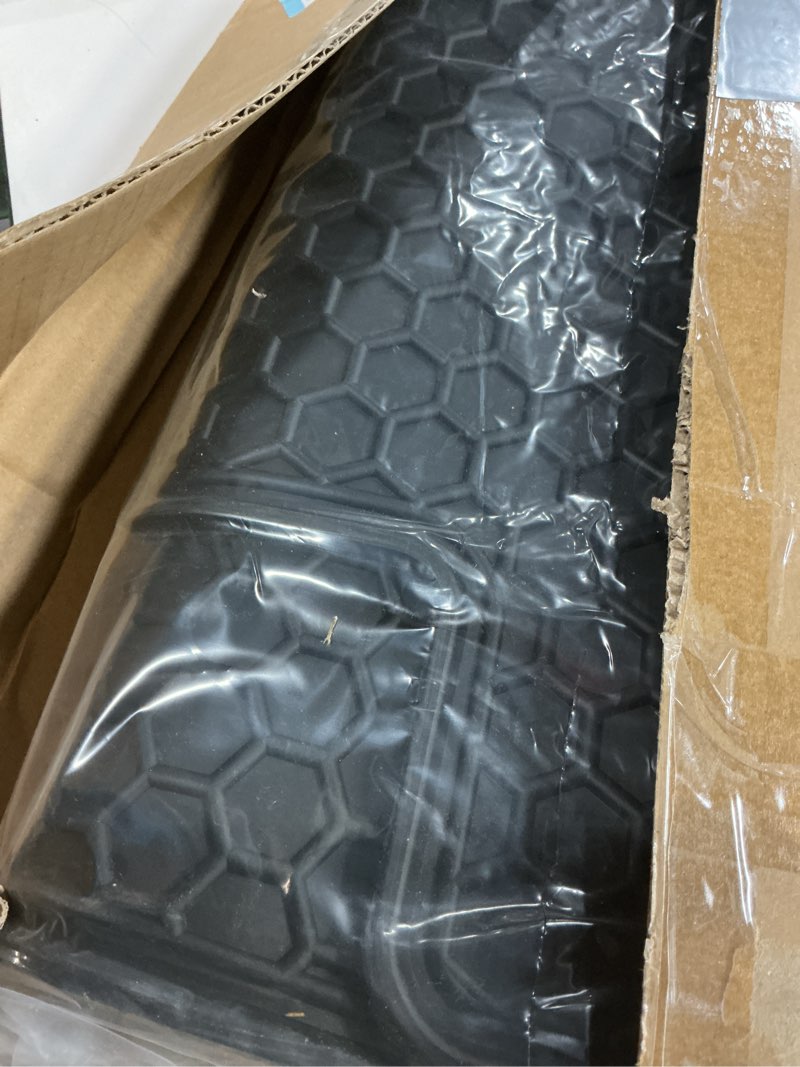 Condition photo showing Good Condition for Lwope Car Floor Mats Custom Fit for Toyota RAV4 2006-2012 Black Rubber All Weather Protection Auto Floor Liners Heavy Duty Odorless All Black 2006-2012 RAV4