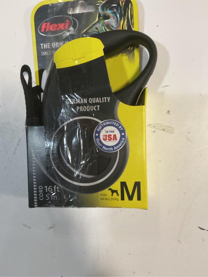 Condition photo showing As Is for flexi fun retractable leash  medium  up to 44lbs