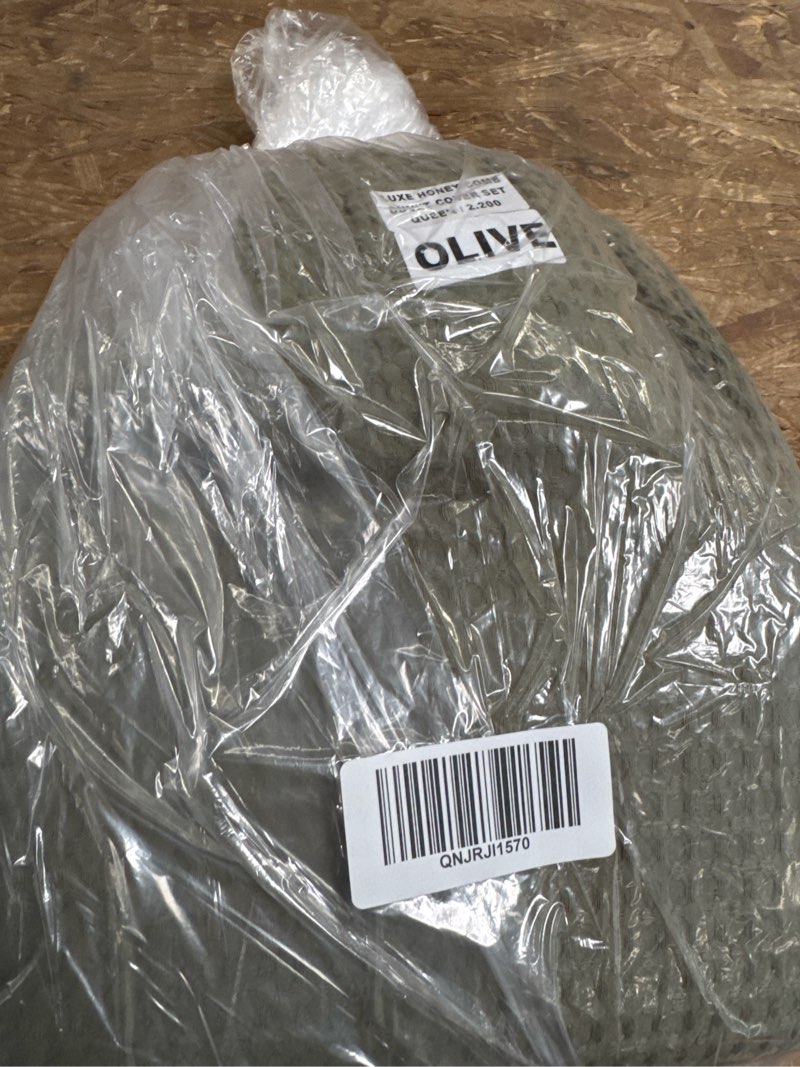 Condition photo showing Good Condition for organic luxe honeycomb duvet cover set, full/queen, olive