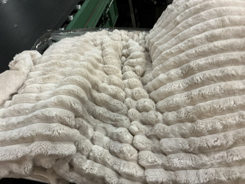 Condition photo showing Good Condition for Bedsure Linen Fleece King Blanket for Couch - Super Soft Cozy Blankets for Women, Girls