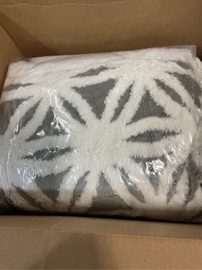Condition photo showing Good Condition for LOMAO Sherpa Fleece Blanket 90x90 Fuzzy Soft Throw Blanket Dual Sided Blanket for Couch Sofa Bed (Grey, 90''x90'') Grey 90''x90''
