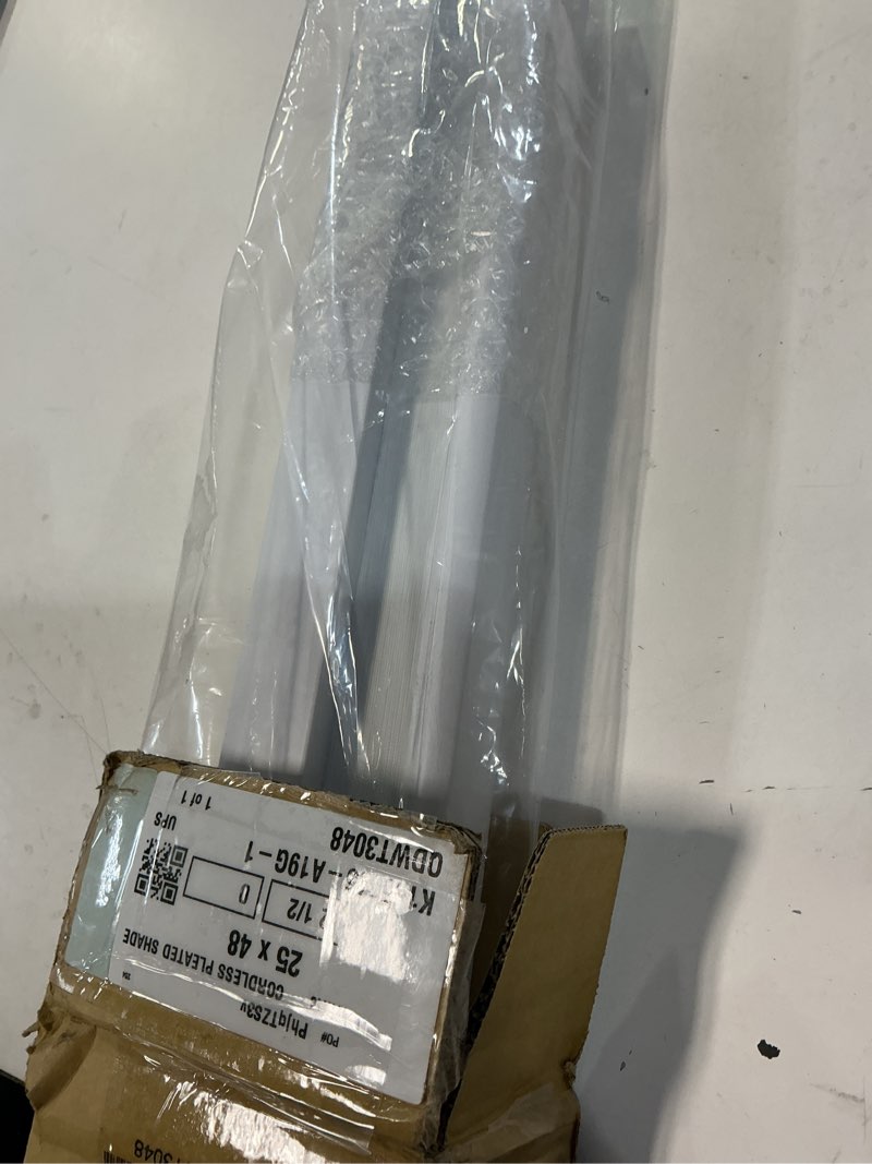 Condition photo showing New/Like New for dez furnishings cordless 1" light filtering pleated shade, fabric, 25" w x 48" h, white white 25"w x 48"h