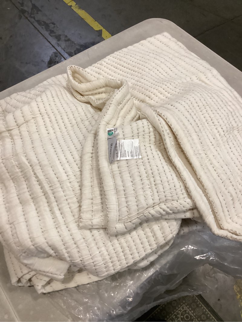 Condition photo showing Good Condition for organic cotton channel stitch coverlet 108 in x 92 in 