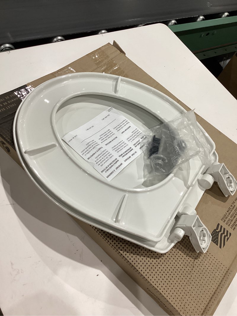 Condition photo showing Good Condition for bemis 730slec slow close toilet seat, easy clean hinges and durable plastic seat, made in usa, round, white