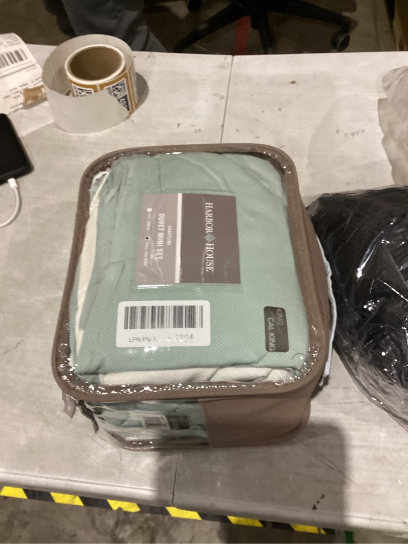 Condition photo showing Good Condition for Harbor House 100% Cotton Duvet Cover, Jacquard Coastal Coral Duvet Cover Set – Light Weight Bed Comforter Covers, Coastline Blue King/Cal King (106"x90") 3 Piece Coral Aqua King (106 in x 90 in)