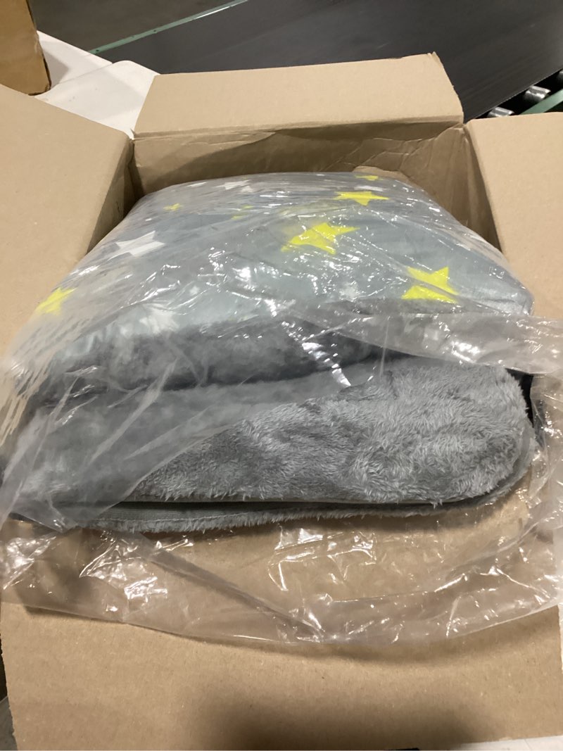Condition photo showing Good Condition for scnbom dog house indoor puppy cave cat nest kennel pet bed portabl foldable grey xl: size fits 18kg/40lbs (pets)