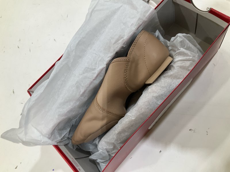 Condition photo showing As Is for Capezio Womens E Series Jazz Slip-on 7 Caramel