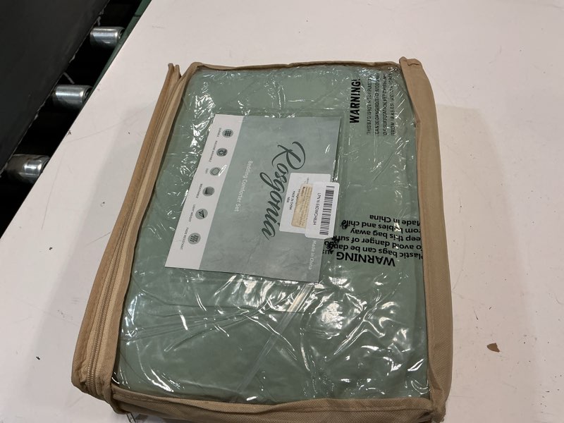 Condition photo showing New/Like New for rosgonia sage green twin/twin xl comforter set for college girls boys, 1 sage comforter & 1 pillowcase, lightweight kids comforter sets dorm bedding twin/twin xl comforter 66"x90" sage green