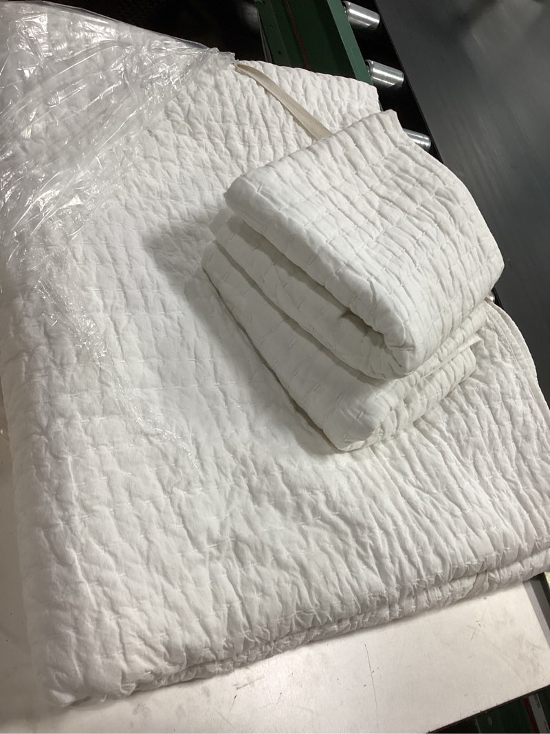Condition photo showing As Is for (king,color white)organic cotton hand stitched quilt set(quince)