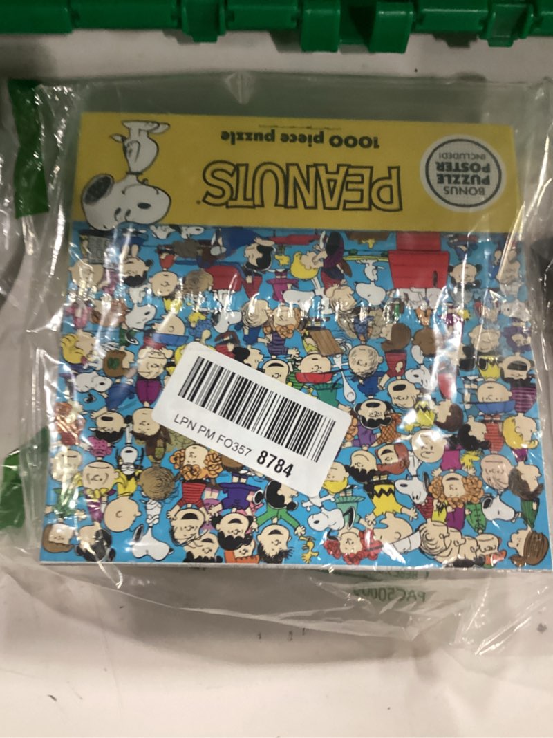 Condition photo showing New/Like New for RoseArt Peanuts Cast of Characters Jigsaw Puzzle - 1000pc