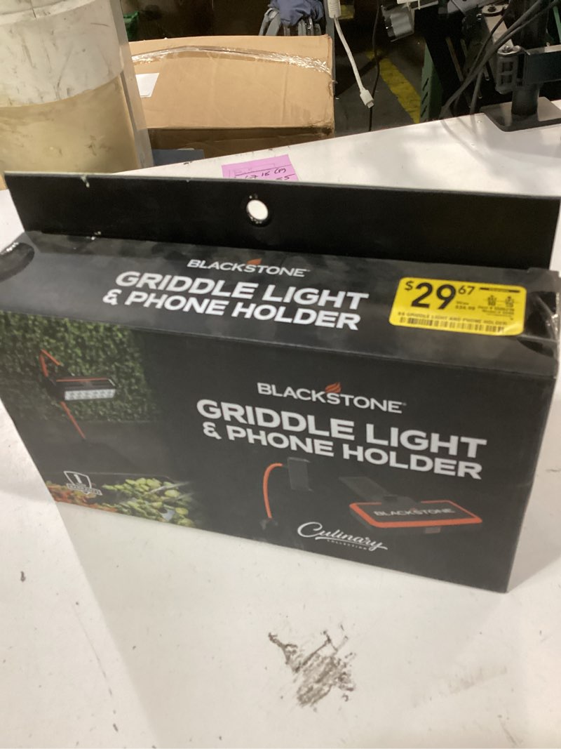 Condition photo showing New/Like New for blackstone griddle light and phone holder silicone accessory kit