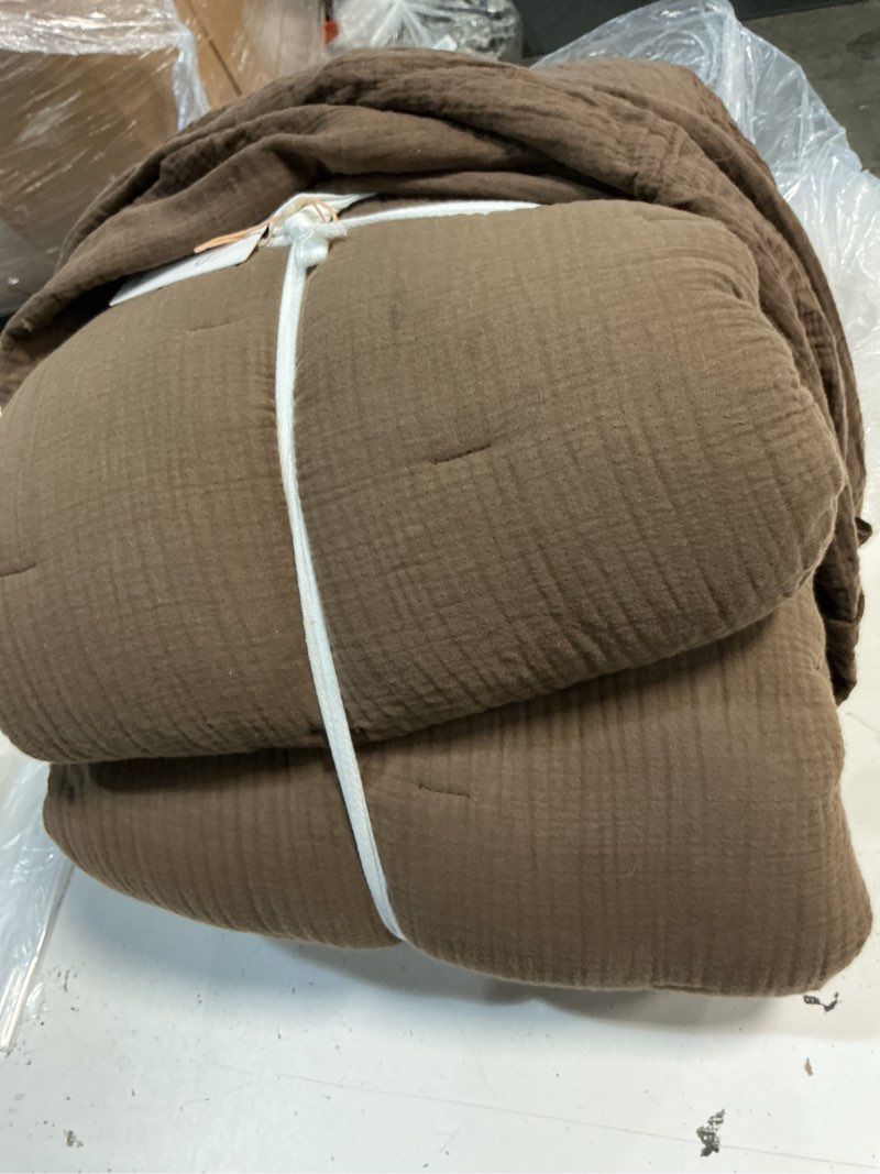 Condition photo showing Good Condition for quince organic airy gauze dream quilt, full/queen, chocolate