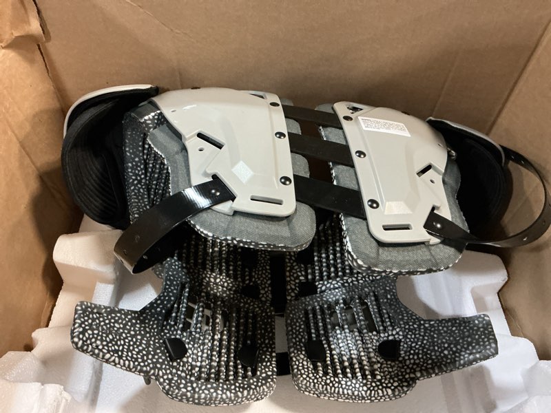 Condition photo showing Good Condition for legion youth football shoulder pads, patents pending, lightweight, optimized mobility, enhanced impact protection, industry-best ventilation and cooling x-large m-80