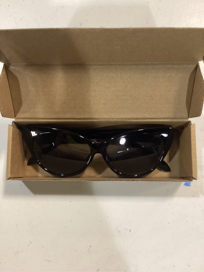 Condition photo showing As Is for Fuisetaea Outdoor Cat Eye Distance Polarized Myopia Sunglasses -4.00 Womens Driving Polarized Gray N