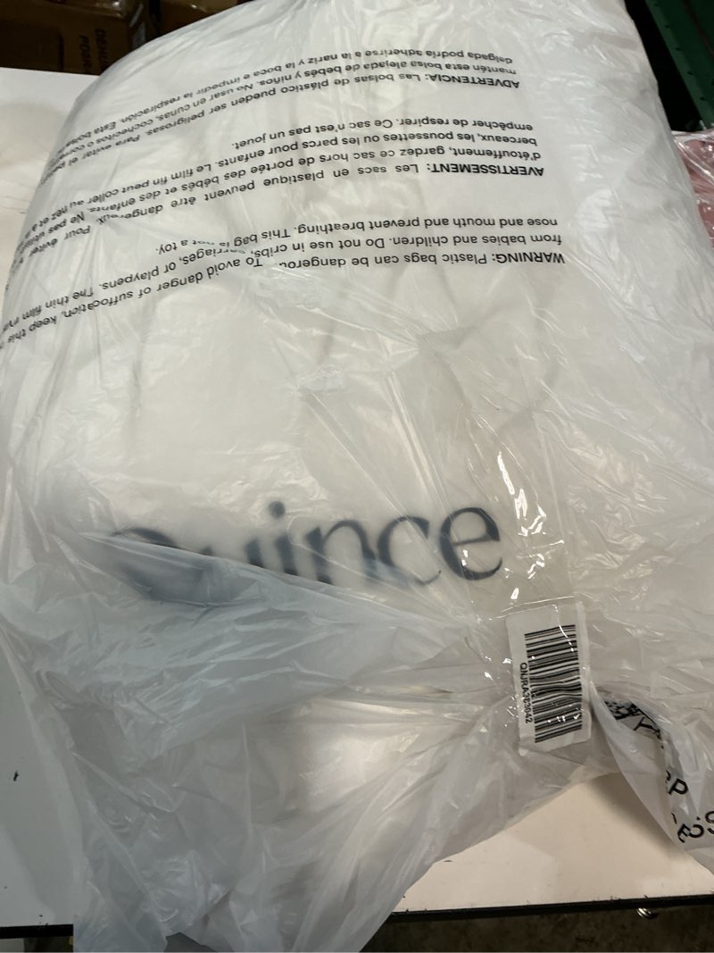 Condition photo showing Good Condition for premium down duvet insert, full/queen, down
