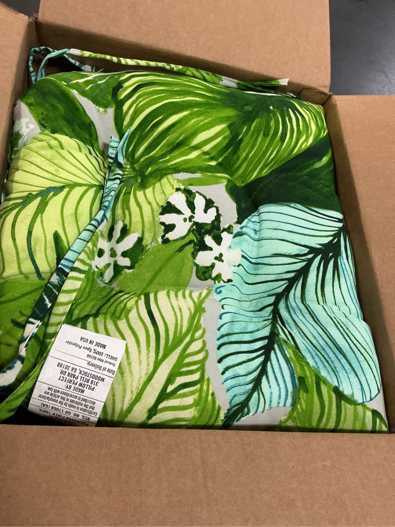 Condition photo showing Good Condition for pillow perfect tropic botanical indoor/outdoor tufted wicker seat cushion with ties, 2 count, 15.5" x 16", green lush leaf jungle 15.5" x 16" green lush leaf jungle