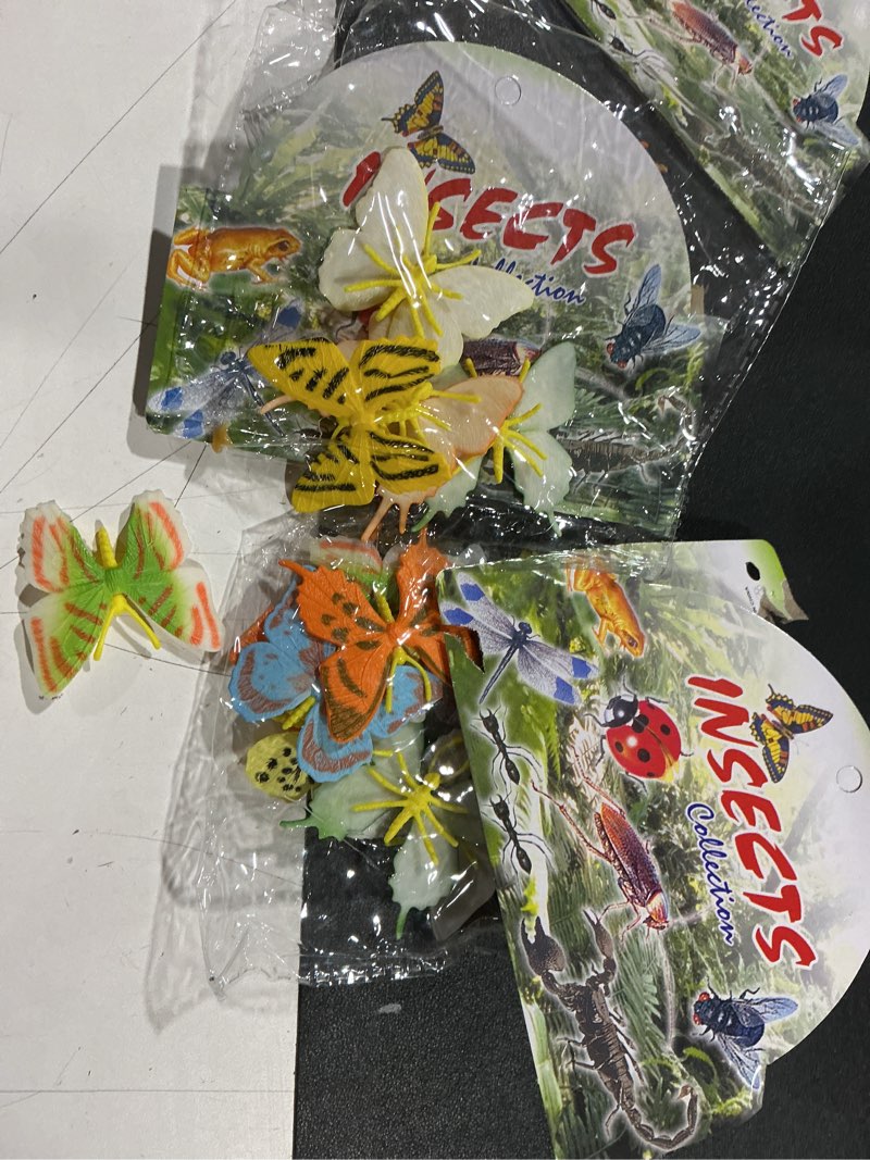 Condition photo showing Good Condition for 16 pcs plastic butterflies toy, butterfly action figures art toys, 16 styles colorful lifelike interactive butterfly decoration for kindergarten, school education and animal themed party decor