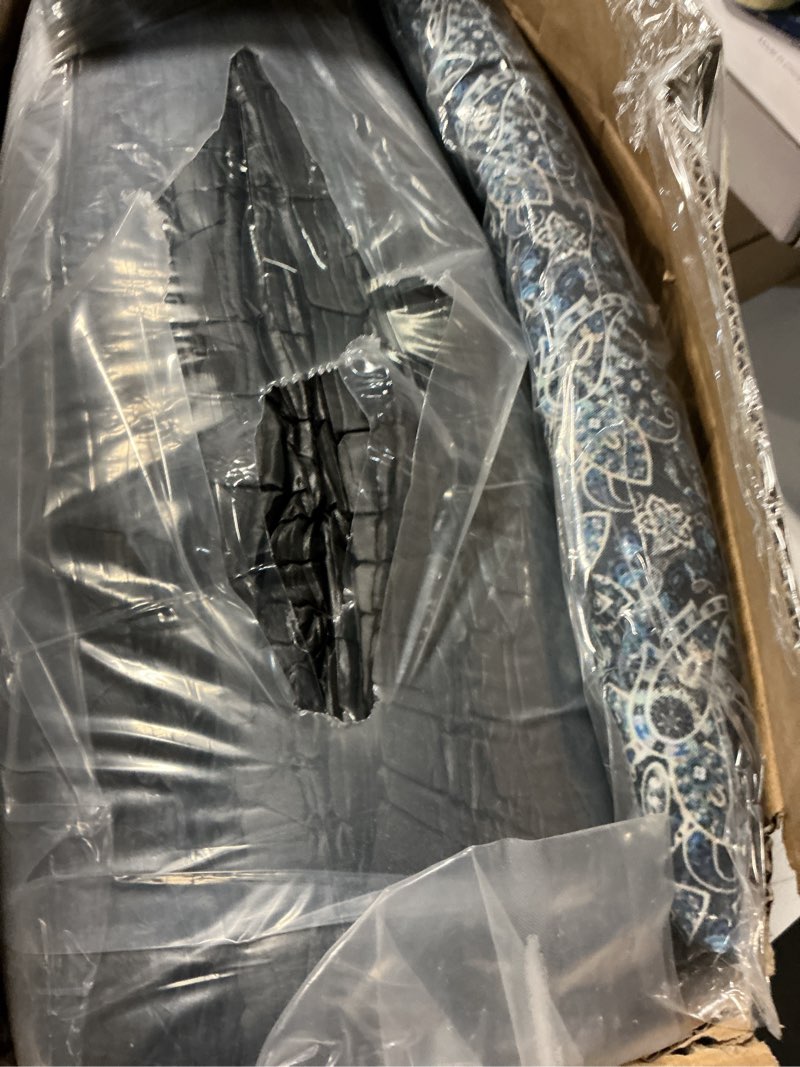 Condition photo showing Good Condition for ipynbap outdoor chair cushions set of 4,waterproof outdoor seat cushions for patio furniture,patio chair cushion with handle and ties, out door chair pads,19" x 19" x 3", green paisley green paisley 19x19x3-square