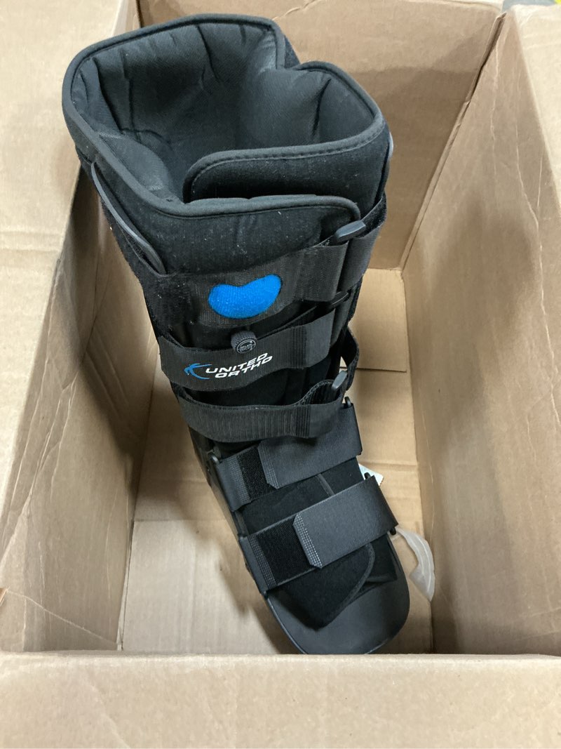 Condition photo showing As Is for united ortho bota de fractura air cam walker, pequeña, color negro