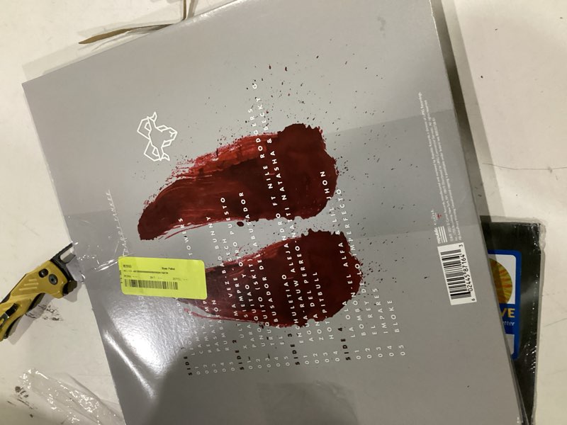 Condition photo showing Good Condition for daddy yankee's final studio album, legendaddy, released in 2022