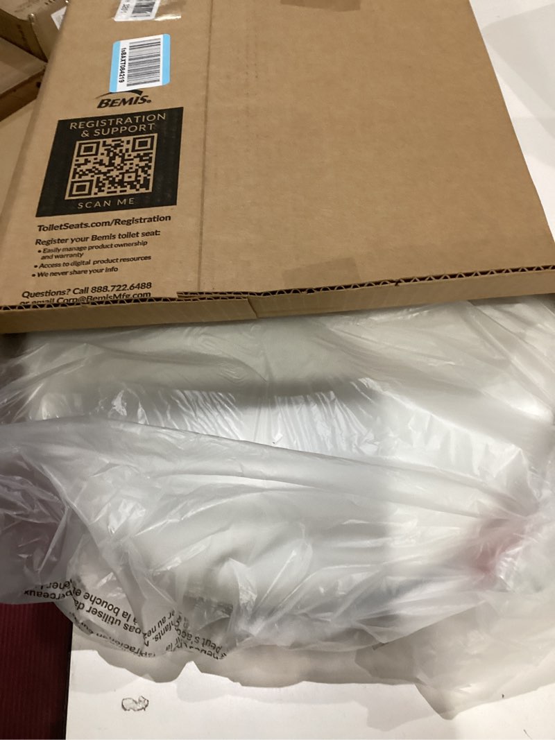 Mayfair Caswell Modern Slow Close Toilet Seat, Durable Plastic Seat, Made in USA, Round, White