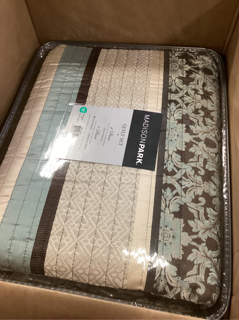 Condition photo showing Good Condition for Madison Park Quilt Set Luxurious Jacquard Stripes Design - All Season, Coverlet Bedspread Lightweight Bedding Layer, Shams, Decorative Pillow, Full/Queen(90"x90"), Floral Blue 5 Piece Floral Blue Full/Queen(90"x90")
