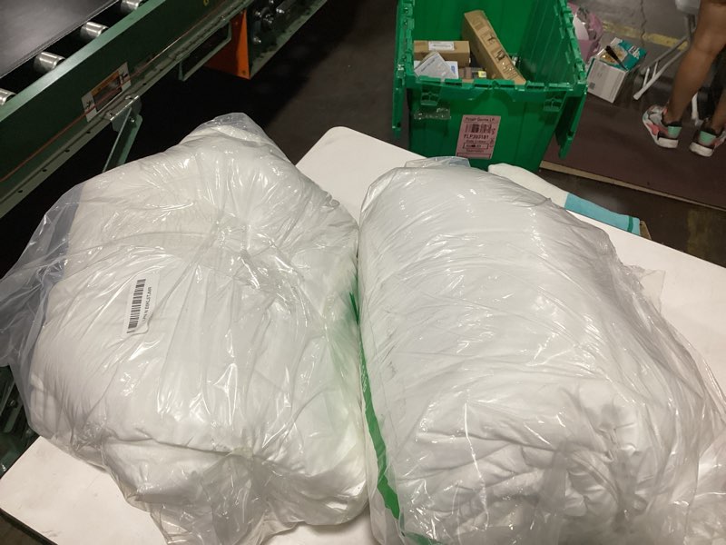 Condition photo showing New/Like New for litanika white twin/twin xl comforter set, 2 pieces lightweight solid bedding set, all season fluffy bed set (66x90in comforter & 1 pillowcase) bright white twin/twin xl