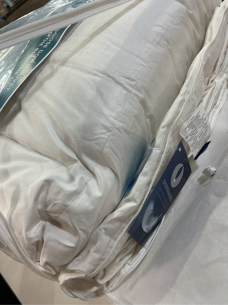 Condition photo showing Good Condition for accuratex duvet insert queen, 400gsm down alternative comforter,90x90 | heavyweight, thick winter duvet for hotel collection warmth. fluffy, white bedding comforter with 8 corner tabs. white queen