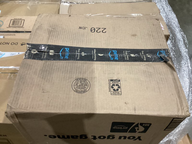 Condition photo showing As Is for Comfee microwave