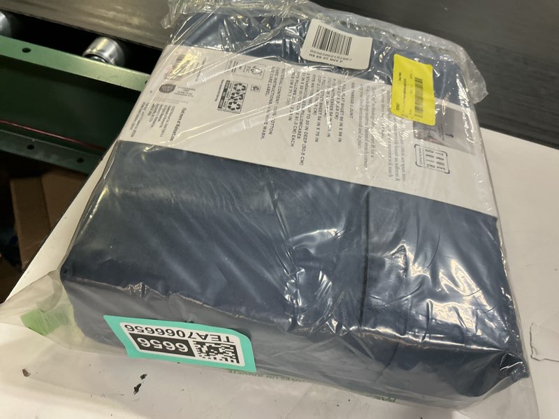 Condition photo showing New/Like New for hotel style 4-piece 600 thread count navy egyptian cotton bed sheet set  full - deep pocket