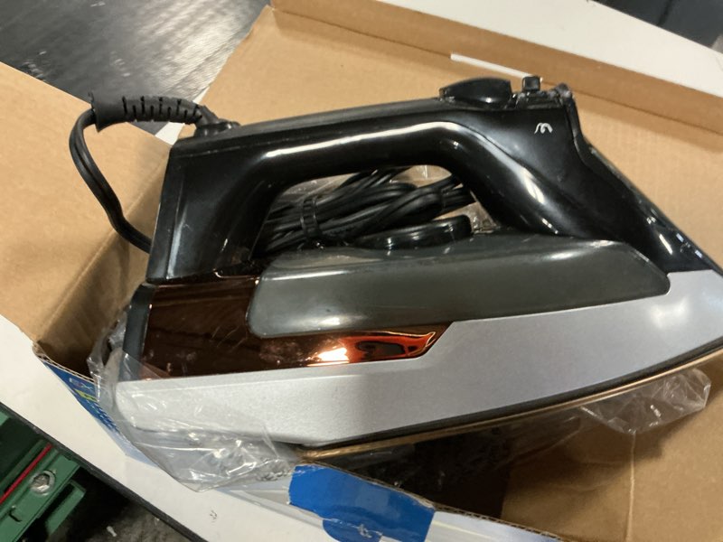 Condition photo showing Good Condition for conair extremesteam 1875 watt pro steam iron