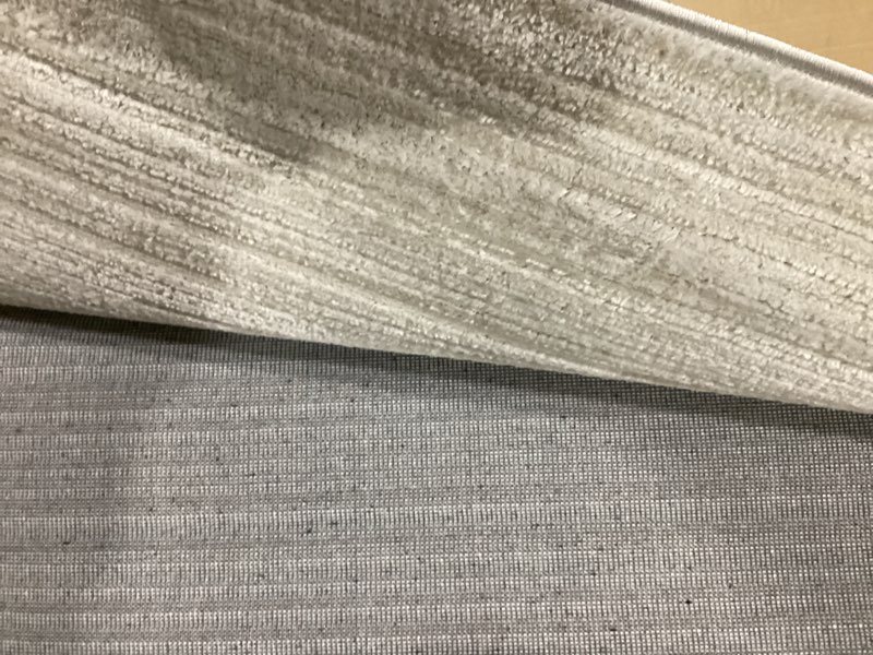 https://lotting-media.assets.bidfta.com/lotting_a5efcff7-8632-4fd2-a553-18cc34948112