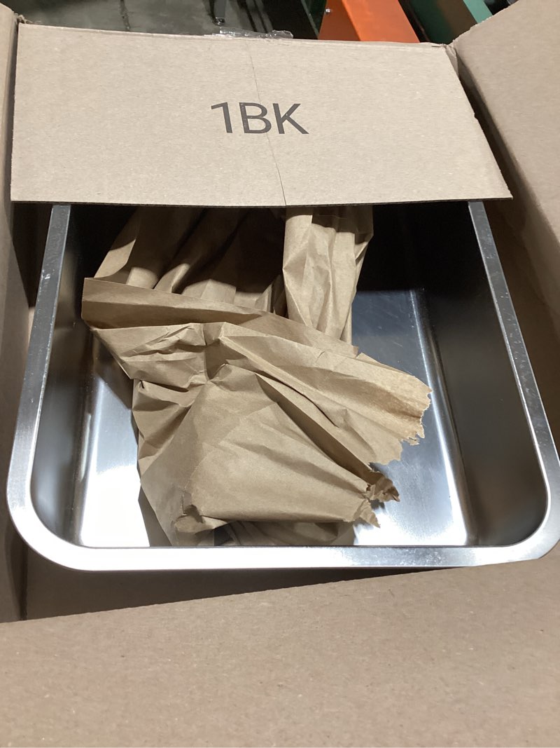 Condition photo showing Good Condition for kirecoo stainless steel litter box, large low entry metal cat pan box, indoor litter tray, non stick, no smell, easy to clean, pet toilet supplies for cats 19.48” l x 13.58” w x 3.9” h