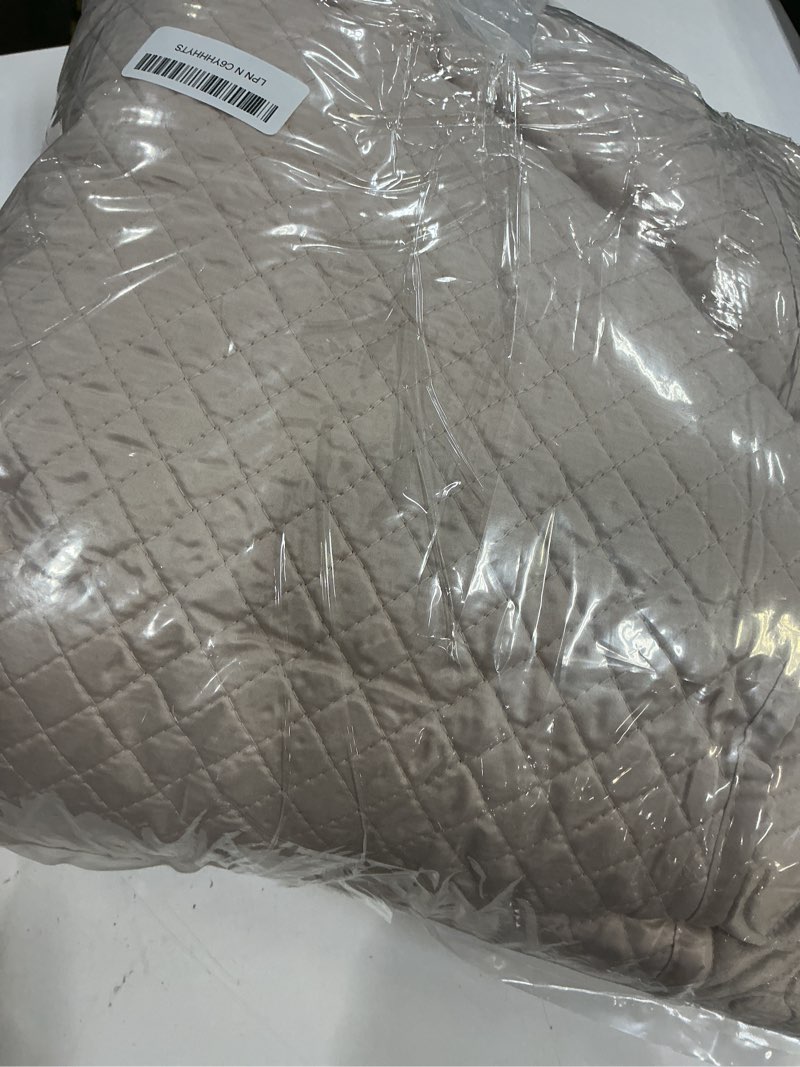 Condition photo showing Good Condition for cmfshape floral embroidery quilt set,3 pieces oversized quilt bedding set,lightweight soft cal king quilt set for all seasons,reversible bedspread coverlet(champagne,120"x120") super king(120"x120") champagne