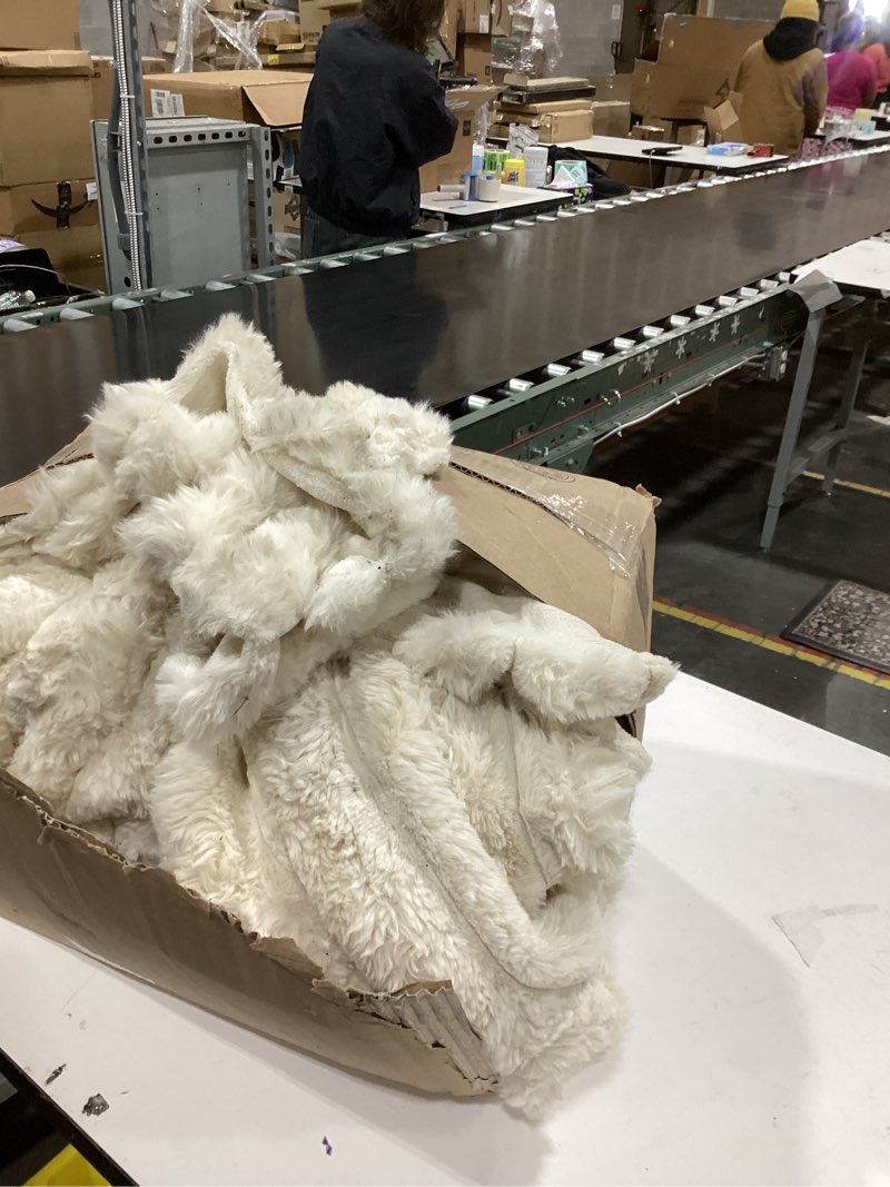 Condition photo showing As Is for Blanket