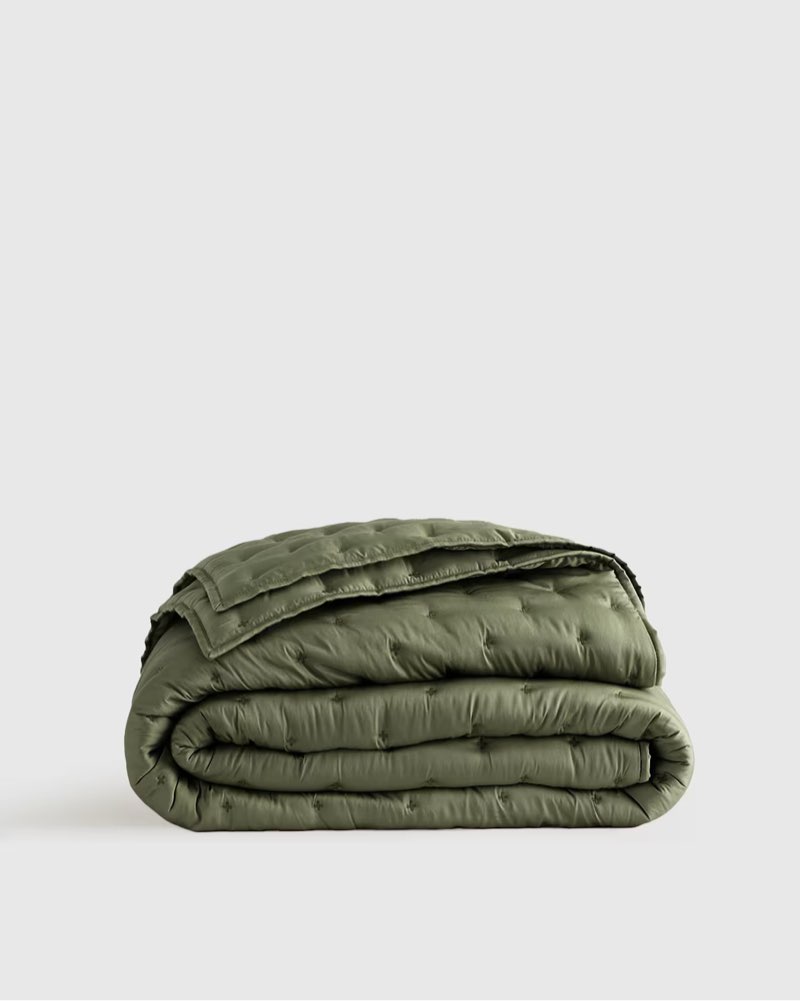 bamboo dream quilt color olive. full/queen
