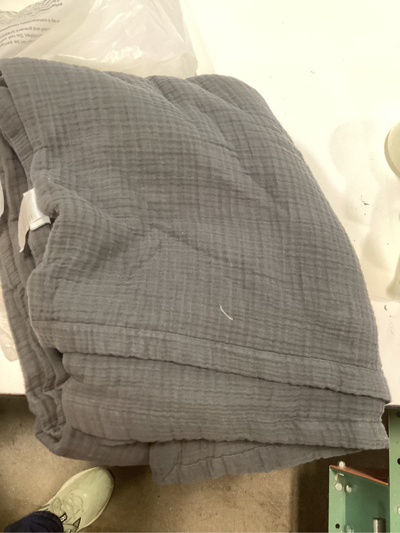 Condition photo showing Good Condition for queen airy gauze blanket dark gray
