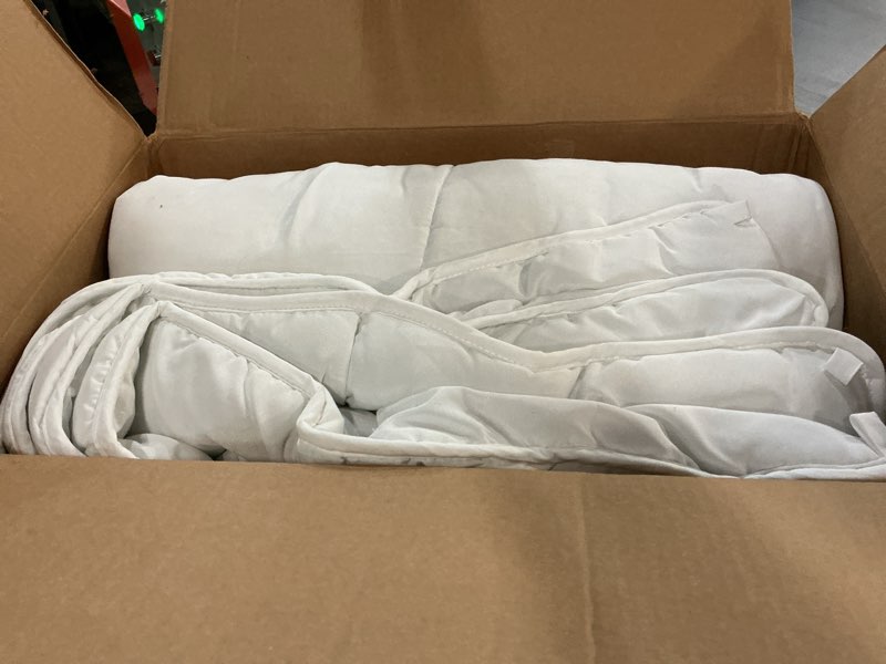 Condition photo showing Good Condition for linenspa white down alternative comforter and duvet insert, for oversized king size bed – all-season comforter with box stitch and 8 duvet loops – bedding for kids, teens, and adults white oversized king