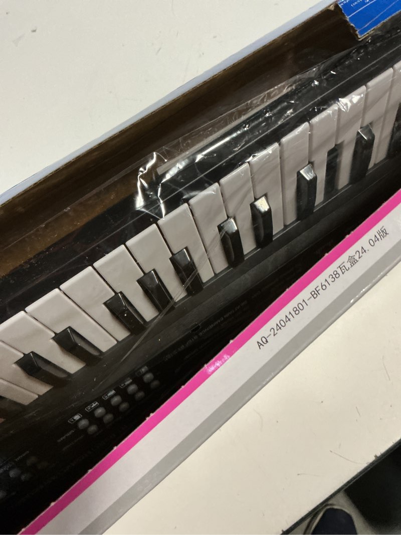 Condition photo showing New/Like New for M SANMERSEN Kids Music Keyboard, 61-Key Portable Electronic Piano Toy with Microphone, Teaching Tool for Beginners, Ages 3-12, Black 24.4*6.3*1.8 inch