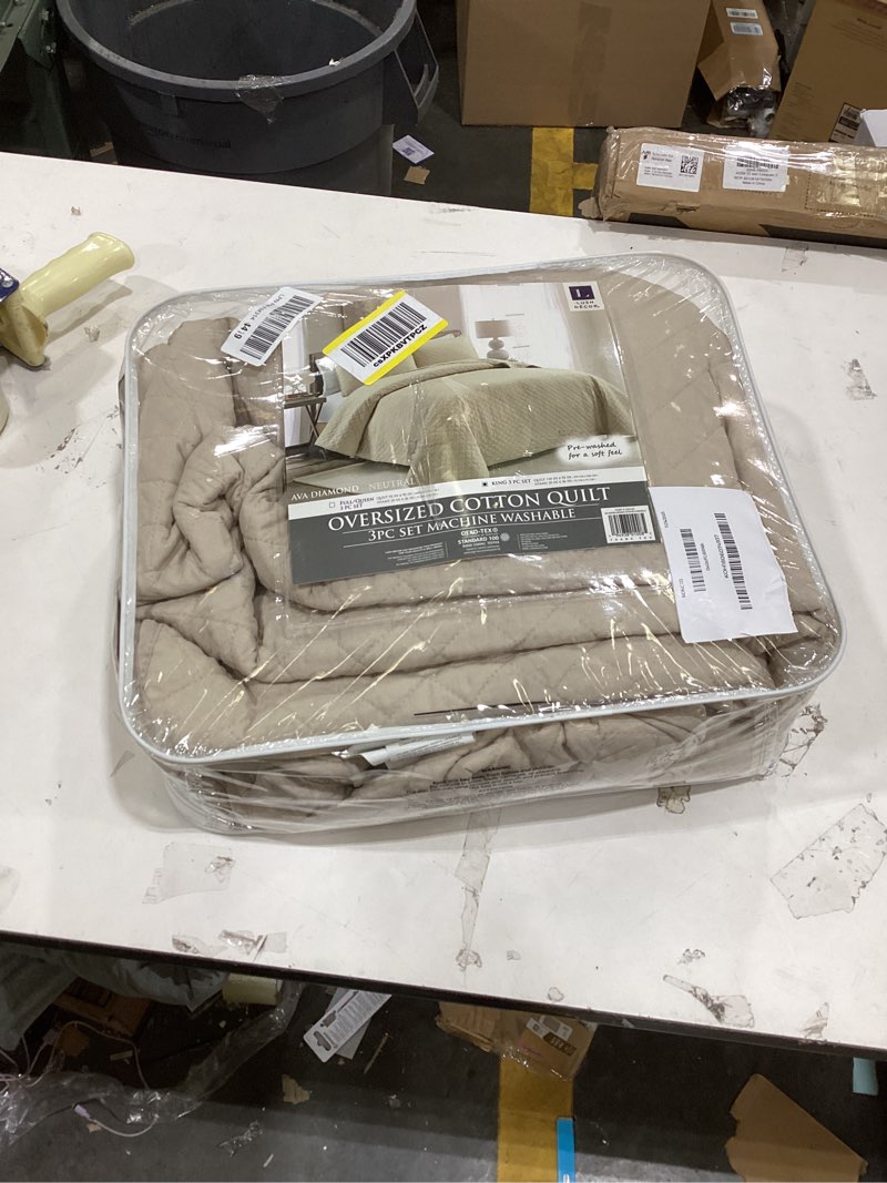 Condition photo showing As Is for Lush Decor Ava Cotton 3 Piece Quilt Set, King